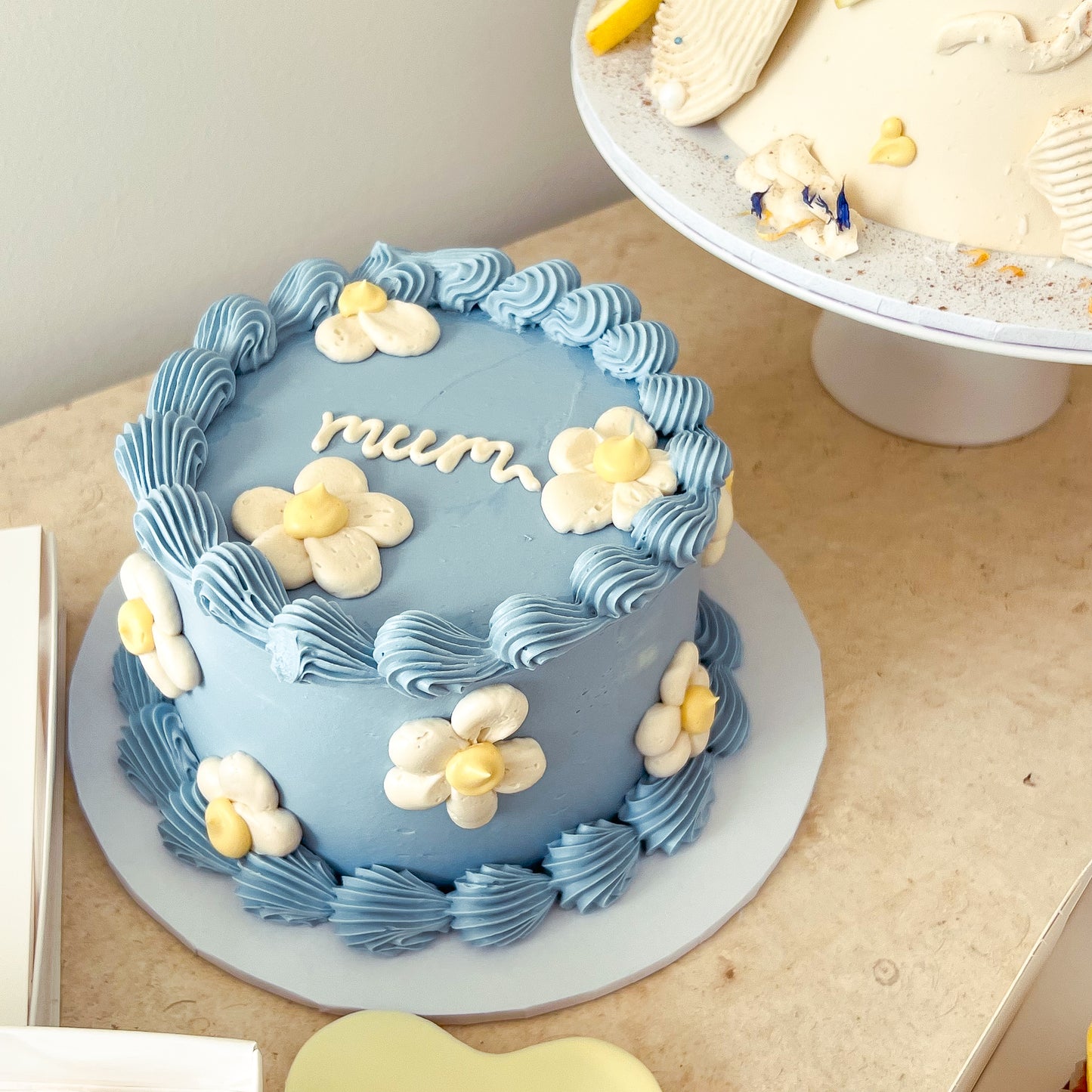 Mother's Day Daisy Cake